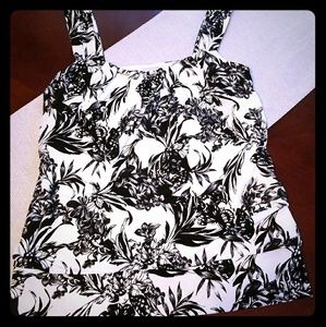 White House Black Market- Tank Sz Small🌼